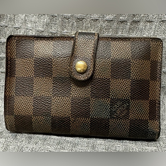 Louis Vuitton Handbags - Louis Vuitton wallet -authenticated with Pro authenticators.